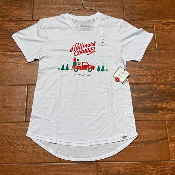 NWT Official Hallmark Channel "Oh What Fun" Women's T Shirt Christmas Sz Medium - Picture 1 of 7